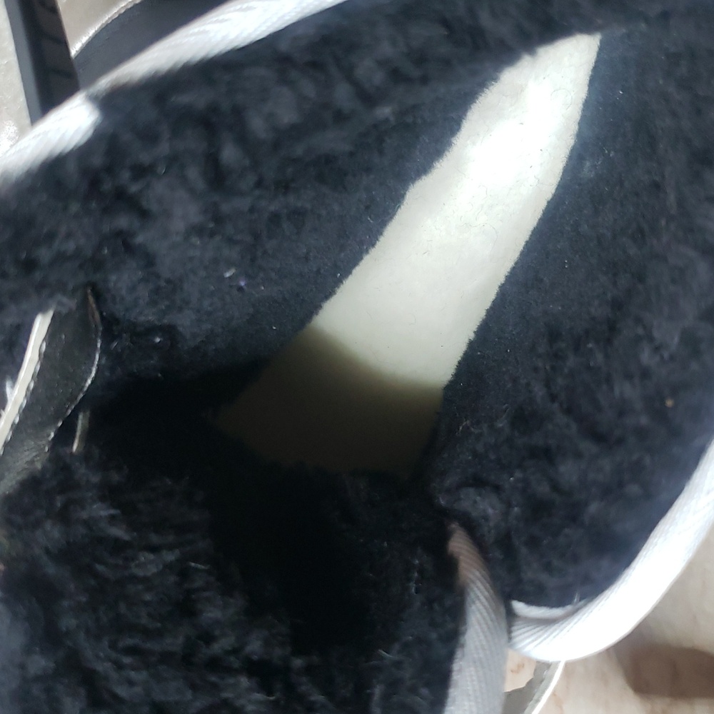 UGG Silver Boots with Black platform - Picture 8 of 9